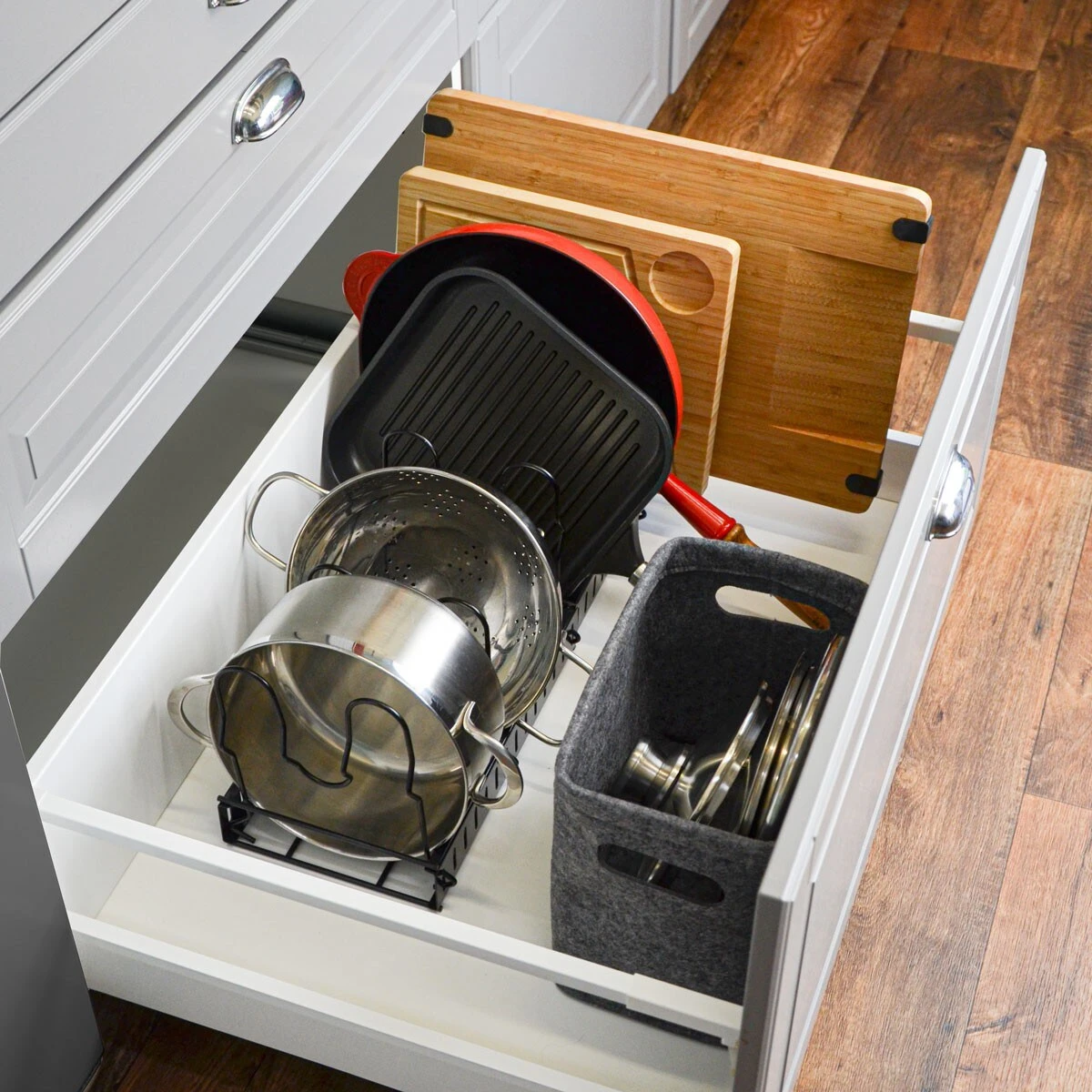 MAKLIK Teleskop Pfannen Organizer Mit 12 Ablagen - Topfdeckel Aufbewahrung Topf Regal 7 MAKLIK Teleskop Pfannen Organizer Mit 12 Ablagen - Topfdeckel Aufbewahrung Topf Regal – Bild 5