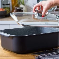 Food Appeal Black Marble Kasserolle, Kochtopf, Röster Mit Aromatischem Glasdeckel, Anti-haft Beschichtung | Schwarzes Marmor Design | Für Gasherd, Induktionsherd, Keramikherd Und Elektroherd 12 Food Appeal Black Marble Kasserolle, Kochtopf, Röster Mit Aromatischem Glasdeckel, Anti-haft Beschichtung | Schwarzes Marmor Design | Für Gasherd, Induktionsherd, Keramikherd Und Elektroherd -KALDEWEI-Shop 8600365100 10128 prod 005