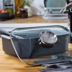 Food Appeal Black Marble Kasserolle, Kochtopf, Röster Mit Aromatischem Glasdeckel, Anti-haft Beschichtung | Schwarzes Marmor Design | Für Gasherd, Induktionsherd, Keramikherd Und Elektroherd 13 Food Appeal Black Marble Kasserolle, Kochtopf, Röster Mit Aromatischem Glasdeckel, Anti-haft Beschichtung | Schwarzes Marmor Design | Für Gasherd, Induktionsherd, Keramikherd Und Elektroherd -KALDEWEI-Shop 8600365100 10128 prod 006