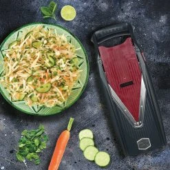 Borner Börner Vital Gemüsehobel Basis Set Rot/Schwarz, Mit Dressing Funktion, Inkl. Mandoline, Fruchthalter, Marinierrolle, Einschub -KALDEWEI-Shop 8600365100 85824 prod 002