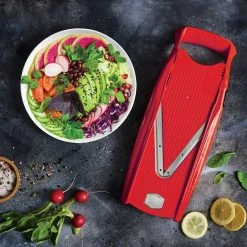 Borner Börner V5 PowerLine Plus Set Gemüsehobel, Obst- & Gemüseschneider Mit Fruchthalter, Scheibeneinschub, Sparschäler, 10 Schnittarten, 6 Tlg. Set, Rot -KALDEWEI-Shop 8600365100 8754 prod 002